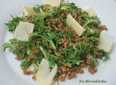 Salada de Trigo com Chicória Frisée