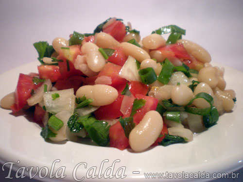 Salada de Feijão Branco com Tomate e Cebola