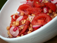 Salada de Grão-de-Bico, Tomate e Rabanete (vegana)