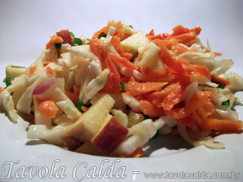 Salada de Repolho com Cenoura e Maçã