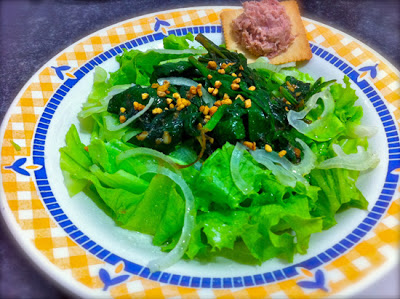 Salada de Espinafre e Repolho com Alho Frito