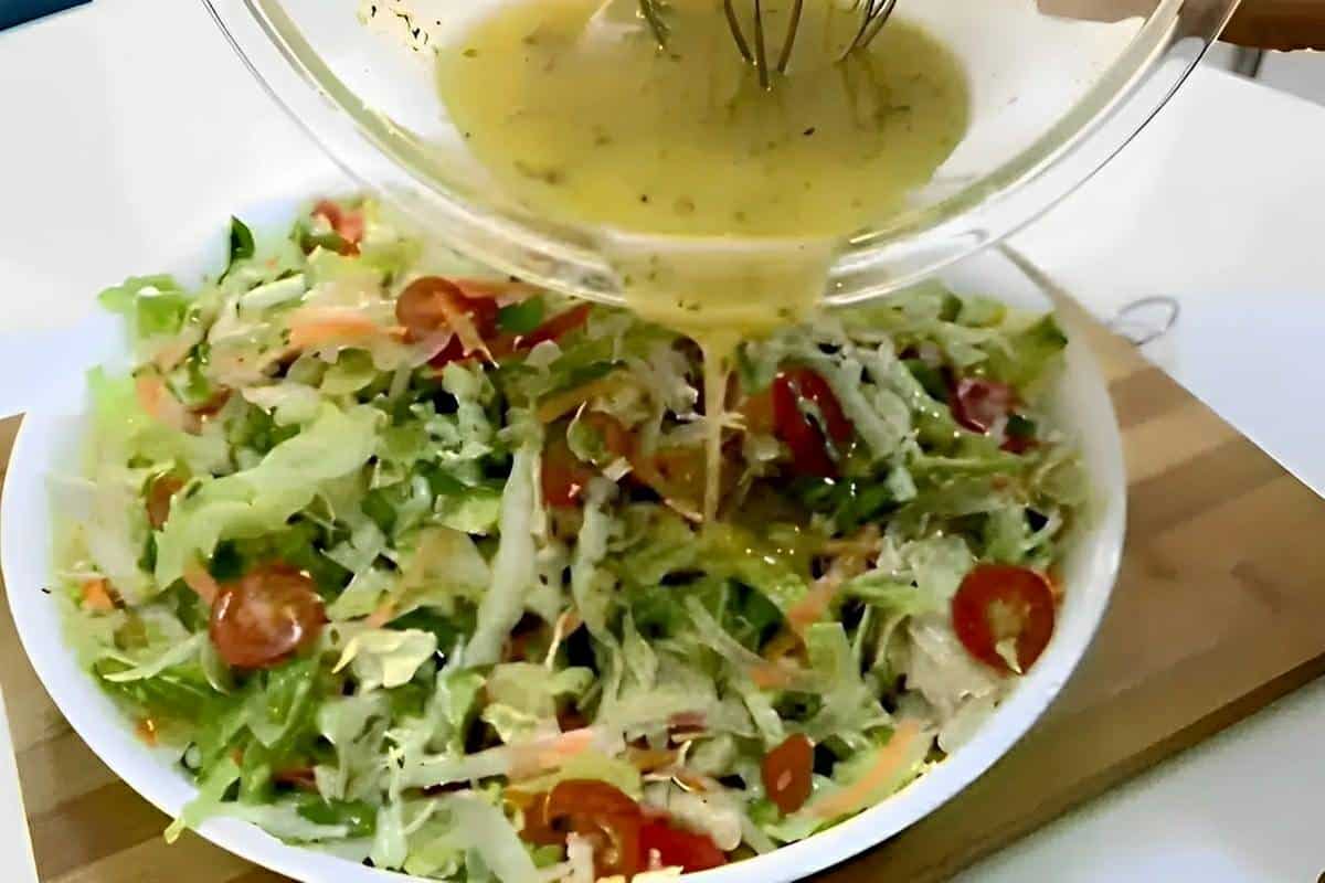 Salada simples e fácil de fazer para a entrada da sua refeição