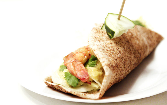Camarão, pepino e abacate num delicioso sanduíche