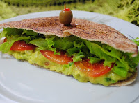Sanduíche de Pão Sírio com Guacamole (vegana)