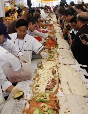 O maior sanduíche do mundo tem 750 quilos e 58 metros
