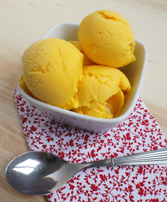 sorvete de manga com gengibre