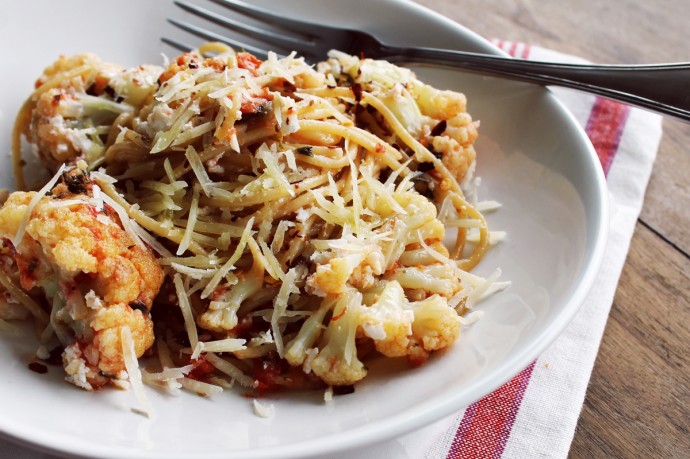 Spaghetti Integral com Couve-flor, ricota e amêndoas