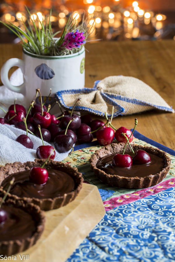 Tortinhas de chocolate com cerejas