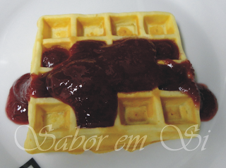 Waffle com Geleia de Uva